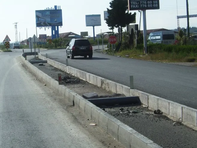 Karayolu Bordürü