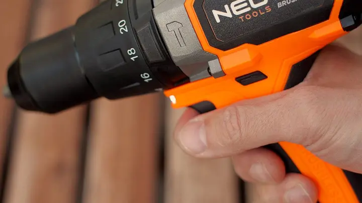 Kömürsüz darbeli matkap/vidalama, 100 Nm, 18V Energy+, aküsüz