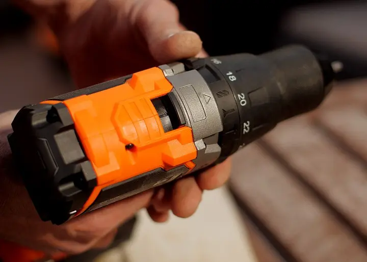 Kömürsüz darbeli matkap/vidalama, 100 Nm, 18V Energy+, aküsüz