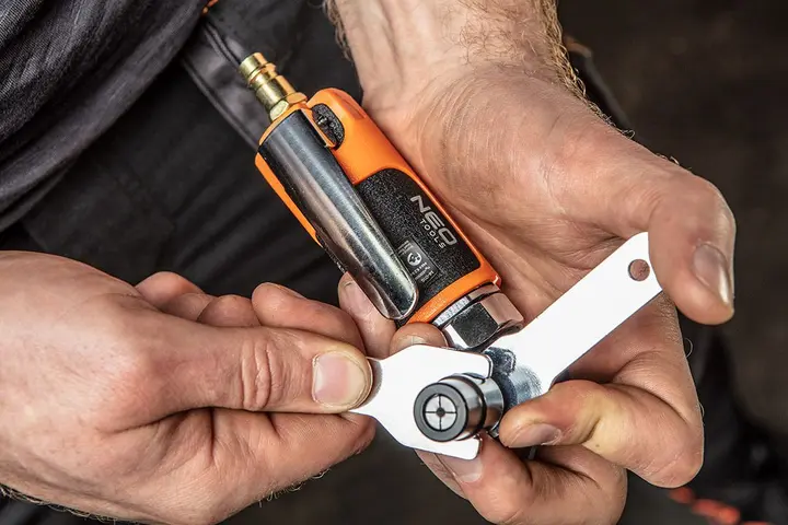 Pnömatik avuç taşlama makinesi 1/4;1/8 - 6 mm/3mm, 20.000 rpm