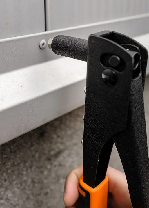 Çelik ve alüminyum perçinler için perçin makinesi