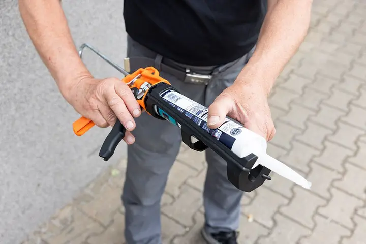 Silikon tüpleri ve kalın macunlar için sıkma tabancası 230mm