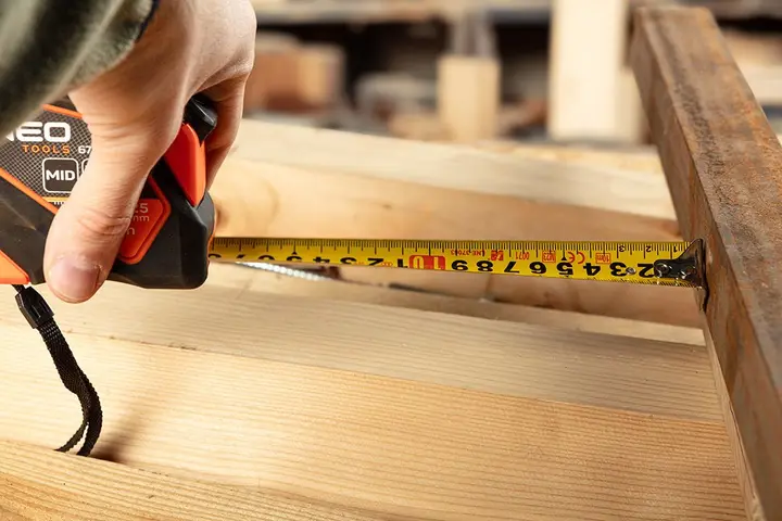 Geri sarılabilir çelik şerit metre 5 m x 25 mm, otomatik kilitli, durdurma düğmeli, mıknatıslı