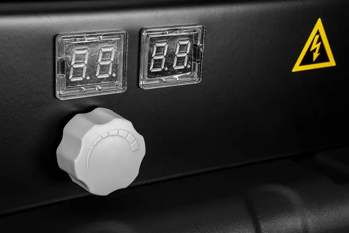 Yağlı ısıtıcı 50kW, depo 50l, yakıt tüketimi 4,7l/saat, hava akışı 1100 m³/saat, tekerlekli