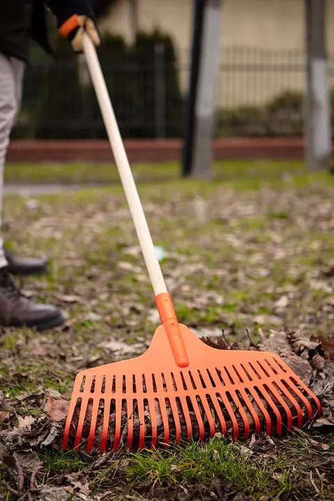 Orta boy yaprak tırmığı, plastik